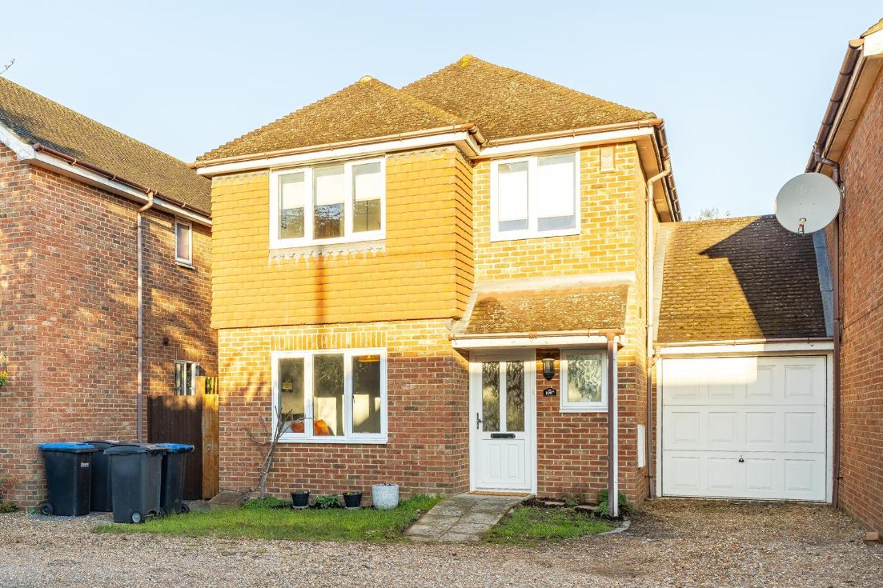 Ferienhaus 5 Bed House Heathrow Virginia Water Sleeps 7 Or Up To 8 If Sharing Beds, Mid To Long Term Bookings Welcome *
